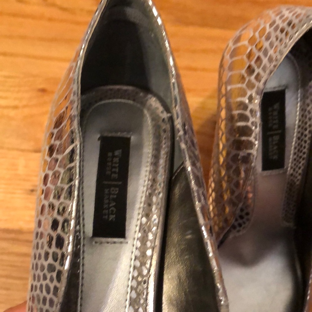 White House/Black Market Rece Snakeskin pumps - Picture 7 of 9